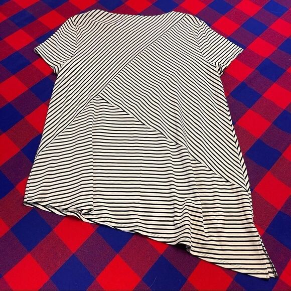 NWT Chico’s White Black Asymmetrical Tunic 3/4 Sleeve Top Size 2 NEW - Picture 8 of 8